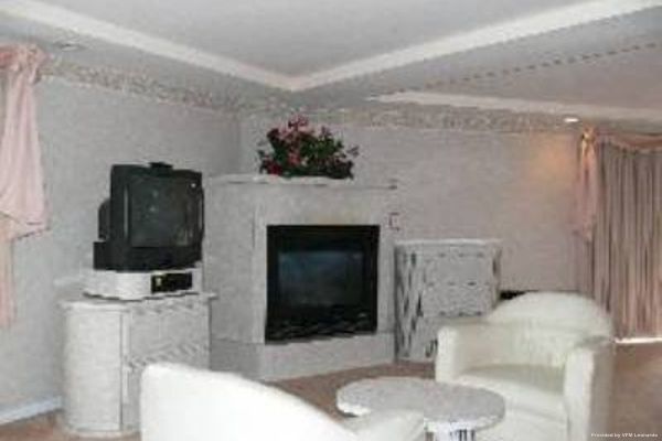 CHATEAU ROYALE INN (Lake Geneva)